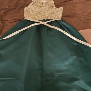 Little girls dress from Rare Editions Size 8 Color emerald green and gold